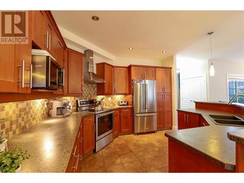 695 Pineview Road Unit# 111, Penticton, BC - Indoor Photo Showing Kitchen With Double Sink