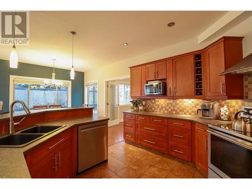 695 Pineview Road Unit# 111, Penticton, BC - Indoor Photo Showing Kitchen With Double Sink