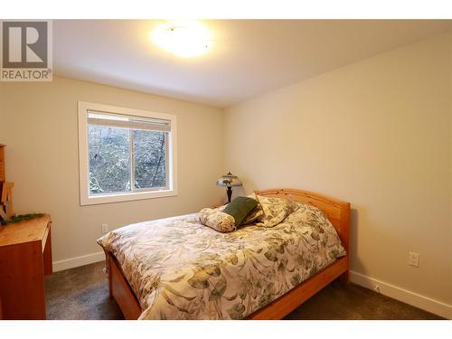 695 Pineview Road Unit# 111, Penticton, BC - Indoor Photo Showing Bedroom