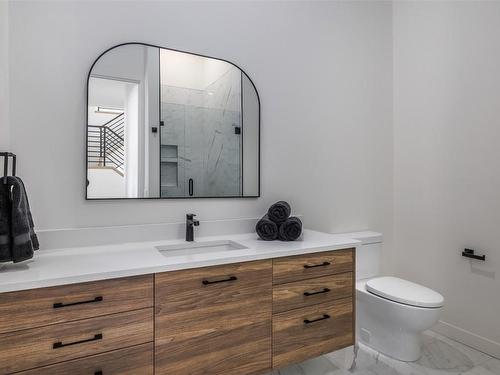 10255 Beacon Hill Drive, Lake Country, BC - Indoor Photo Showing Bathroom
