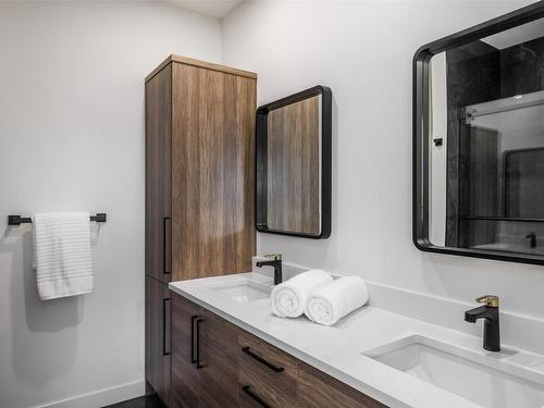 10255 Beacon Hill Drive, Lake Country, BC - Indoor Photo Showing Bathroom
