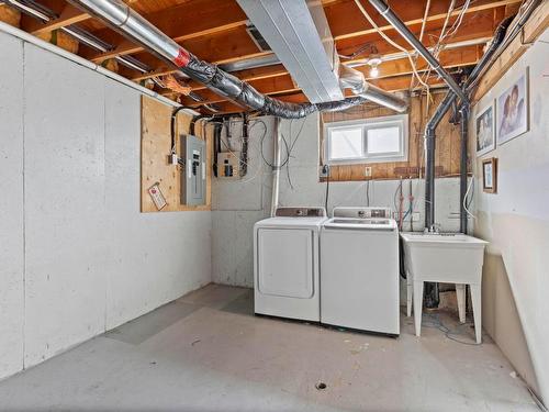 1750 Stayman Road, Kelowna, BC - Indoor Photo Showing Laundry Room