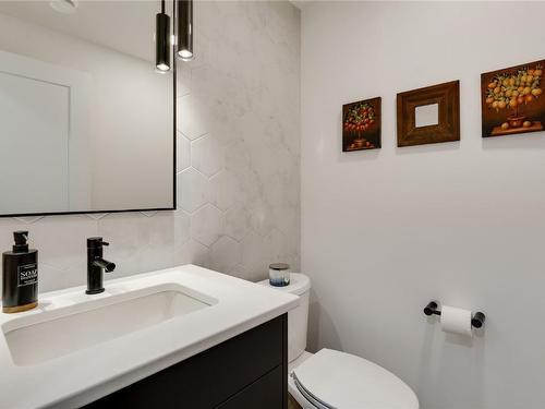 4-794 Martin Avenue, Kelowna, BC - Indoor Photo Showing Bathroom