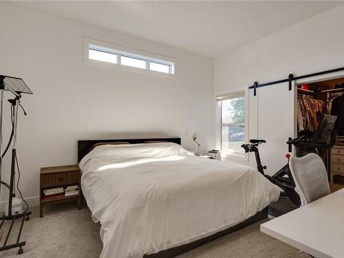 4-794 Martin Avenue, Kelowna, BC - Indoor Photo Showing Bedroom