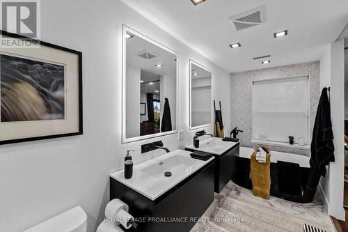 824 Elvira Crt, Pickering, ON - Indoor Photo Showing Bathroom