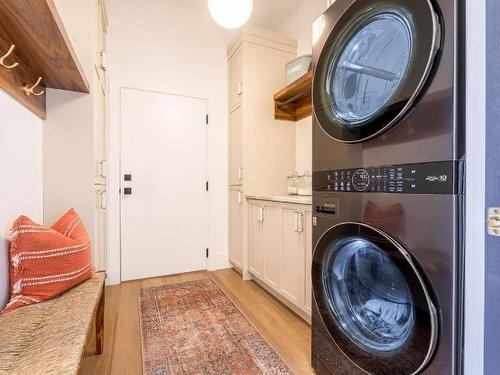 308 Holloway Drive, Kamloops, BC - Indoor Photo Showing Laundry Room