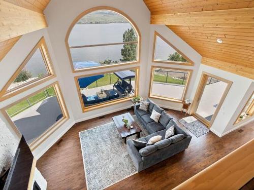 6560 Monck Park Road, Kamloops, BC - Indoor Photo Showing Living Room