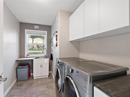 1470 Regent Pl, Cobble Hill, BC - Indoor Photo Showing Laundry Room