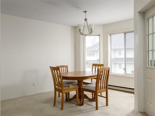 307-1385 Bertram Street, Kelowna, BC - Indoor Photo Showing Dining Room