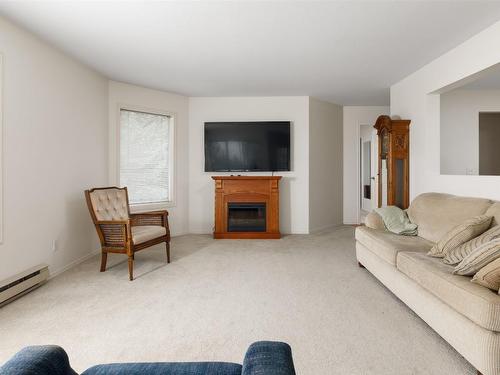 307-1385 Bertram Street, Kelowna, BC - Indoor Photo Showing Living Room With Fireplace