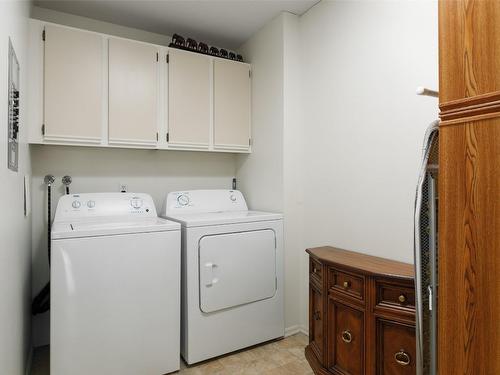 307-1385 Bertram Street, Kelowna, BC - Indoor Photo Showing Laundry Room