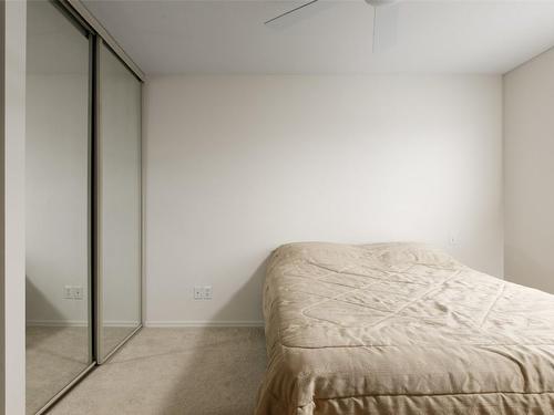 307-1385 Bertram Street, Kelowna, BC - Indoor Photo Showing Bedroom