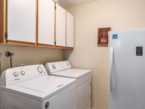 306-1329 Klo Road, Kelowna, BC - Indoor Photo Showing Laundry Room