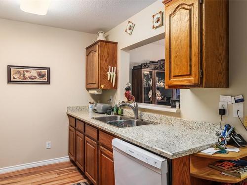 306-1329 Klo Road, Kelowna, BC - Indoor Photo Showing Kitchen With Double Sink