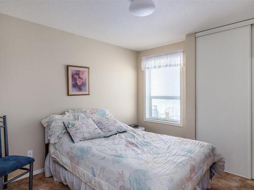 306-1329 Klo Road, Kelowna, BC - Indoor Photo Showing Bedroom
