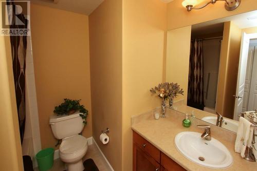 3996 Beach Avenue Unit# 227, Peachland, BC - Indoor Photo Showing Bedroom