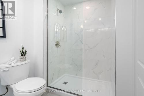 #204 -19A West St N, Kawartha Lakes, ON - Indoor Photo Showing Bathroom