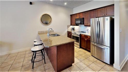 311 B - 300 Bighorn Boulevard, Radium Hot Springs, BC - Indoor Photo Showing Kitchen With Stainless Steel Kitchen