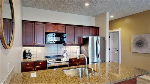 311 B - 300 Bighorn Boulevard, Radium Hot Springs, BC - Indoor Photo Showing Kitchen With Stainless Steel Kitchen