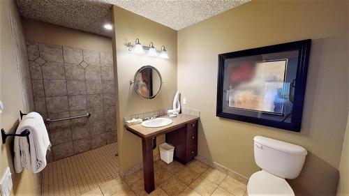 311 B - 300 Bighorn Boulevard, Radium Hot Springs, BC - Indoor Photo Showing Bathroom