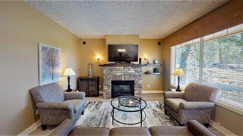 311 B - 300 Bighorn Boulevard, Radium Hot Springs, BC - Indoor Photo Showing Living Room With Fireplace