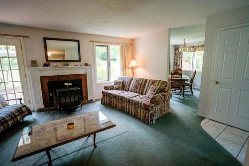 5407 Allendale Crescent, Castlegar, BC - Indoor Photo Showing Living Room With Fireplace