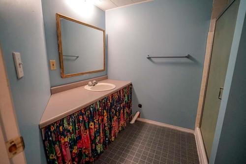 5407 Allendale Crescent, Castlegar, BC - Indoor Photo Showing Bathroom