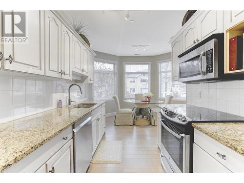 634 Lequime Road Unit# 207, Kelowna, BC - Indoor Photo Showing Kitchen With Upgraded Kitchen