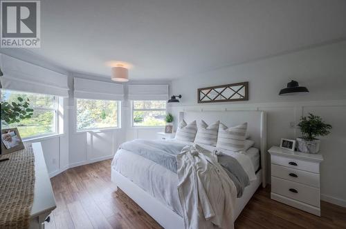 212 Camberly Cove, Okanagan Falls, BC - Indoor Photo Showing Bedroom
