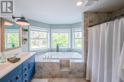 212 Camberly Cove, Okanagan Falls, BC - Indoor Photo Showing Bathroom