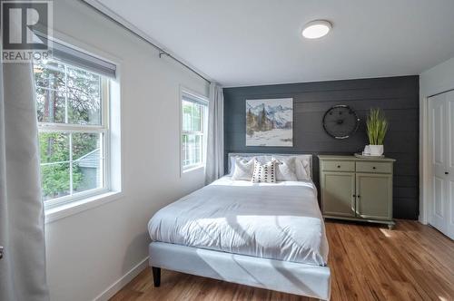 212 Camberly Cove, Okanagan Falls, BC - Indoor Photo Showing Bedroom