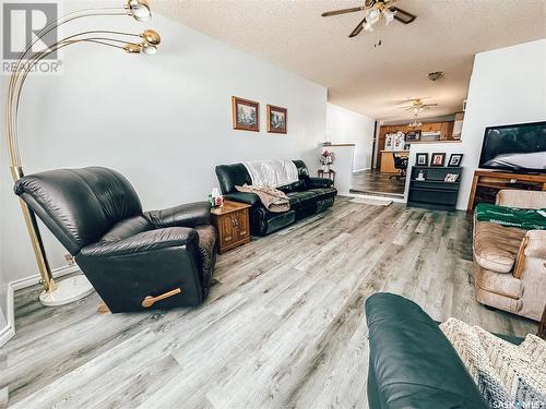 314 Railway Avenue, Carnduff, SK - Indoor Photo Showing Living Room