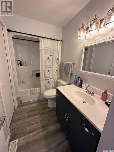 314 Railway Avenue, Carnduff, SK - Indoor Photo Showing Bathroom