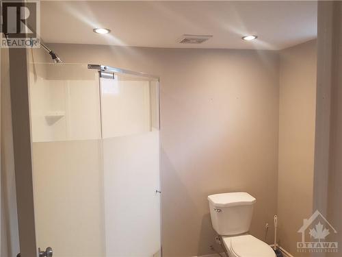 basement bath - 2215 St Laurent Boulevard, Ottawa, ON - Indoor Photo Showing Bathroom