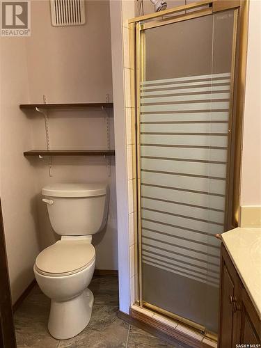 204 1214 3Rd Street, Estevan, SK - Indoor Photo Showing Bathroom