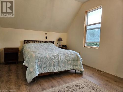 Second spacious bedroom - 49 Queen Street E, Hepworth, ON - Indoor Photo Showing Bedroom