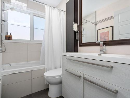 Salle de bains - 2442 Rue Charles-Darwin, Montréal (Saint-Laurent), QC - Indoor Photo Showing Bathroom