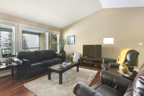 966 313Th Drive, Kimberley, BC - Indoor Photo Showing Living Room