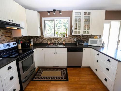 4735 Spruce Cres, Barriere, BC - Indoor Photo Showing Kitchen With Double Sink