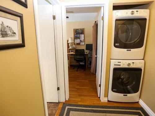 4735 Spruce Cres, Barriere, BC - Indoor Photo Showing Laundry Room