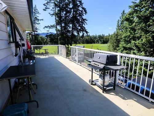 4735 Spruce Cres, Barriere, BC - Outdoor With Exterior