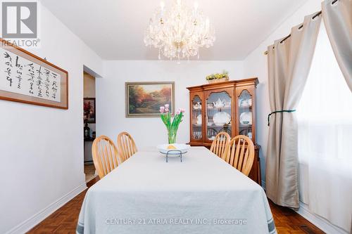 304 Essex Ave, Richmond Hill, ON - Indoor Photo Showing Dining Room