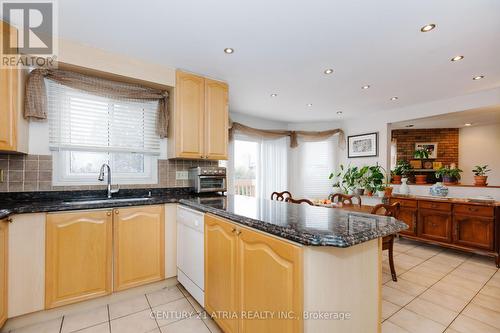 304 Essex Avenue, Richmond Hill, ON - Indoor Photo Showing Kitchen