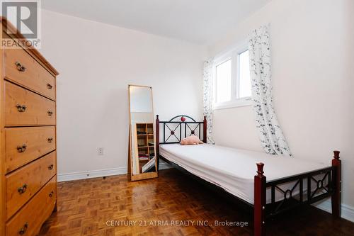 304 Essex Ave, Richmond Hill, ON - Indoor Photo Showing Bedroom