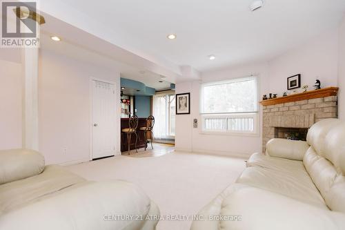 304 Essex Avenue, Richmond Hill, ON - Indoor With Fireplace