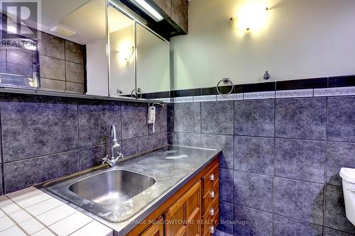 6824 10Th Line, New Tecumseth, ON - Indoor Photo Showing Bathroom