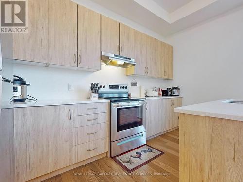 2093 Primate Rd, Mississauga, ON - Indoor Photo Showing Kitchen