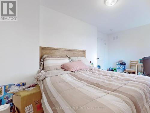 2093 Primate Rd, Mississauga, ON - Indoor Photo Showing Bedroom