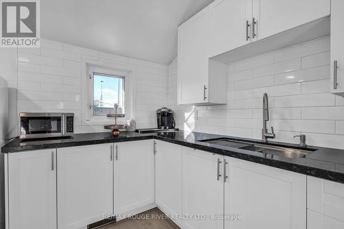 5482 Lakeshore Rd, Hamilton Township, ON - Indoor Photo Showing Kitchen With Upgraded Kitchen
