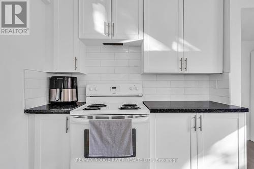 5482 Lakeshore Rd, Hamilton Township, ON - Indoor Photo Showing Kitchen